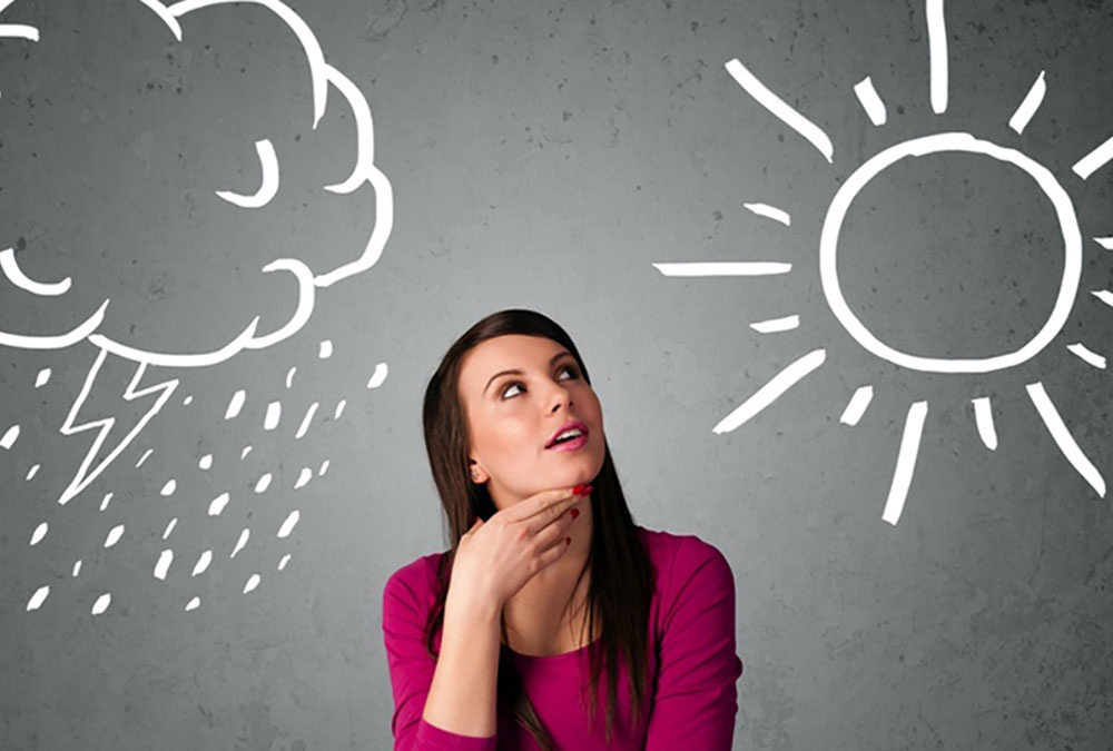 Попытка заменить «хорошими» мыслями «плохие» и заглушить беспокойство — скорее всего, далеко не лучшая идея. Почему этот метод не работает и что на самом деле может нам помочь?
