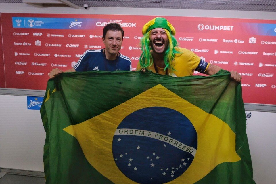     Болельщик-мем из Бразилии Томер Савойя появился в Петербурге и заявил, что хочет российское гражданство. Артем КИЛЬКИН