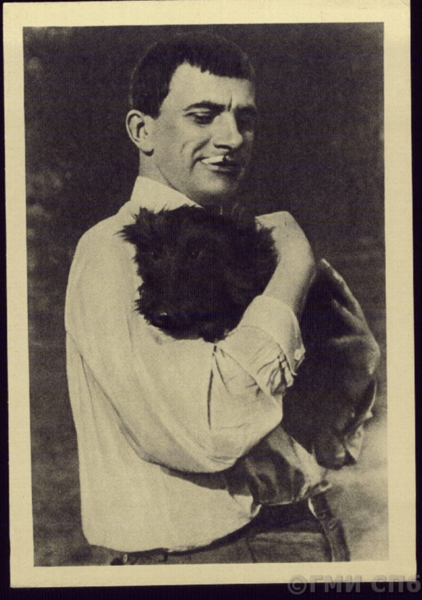 Родченко А., фотограф. В. Маяковский на даче в Пушкино. 1924 г. Государственный музей истории Санкт-Петербурга. 