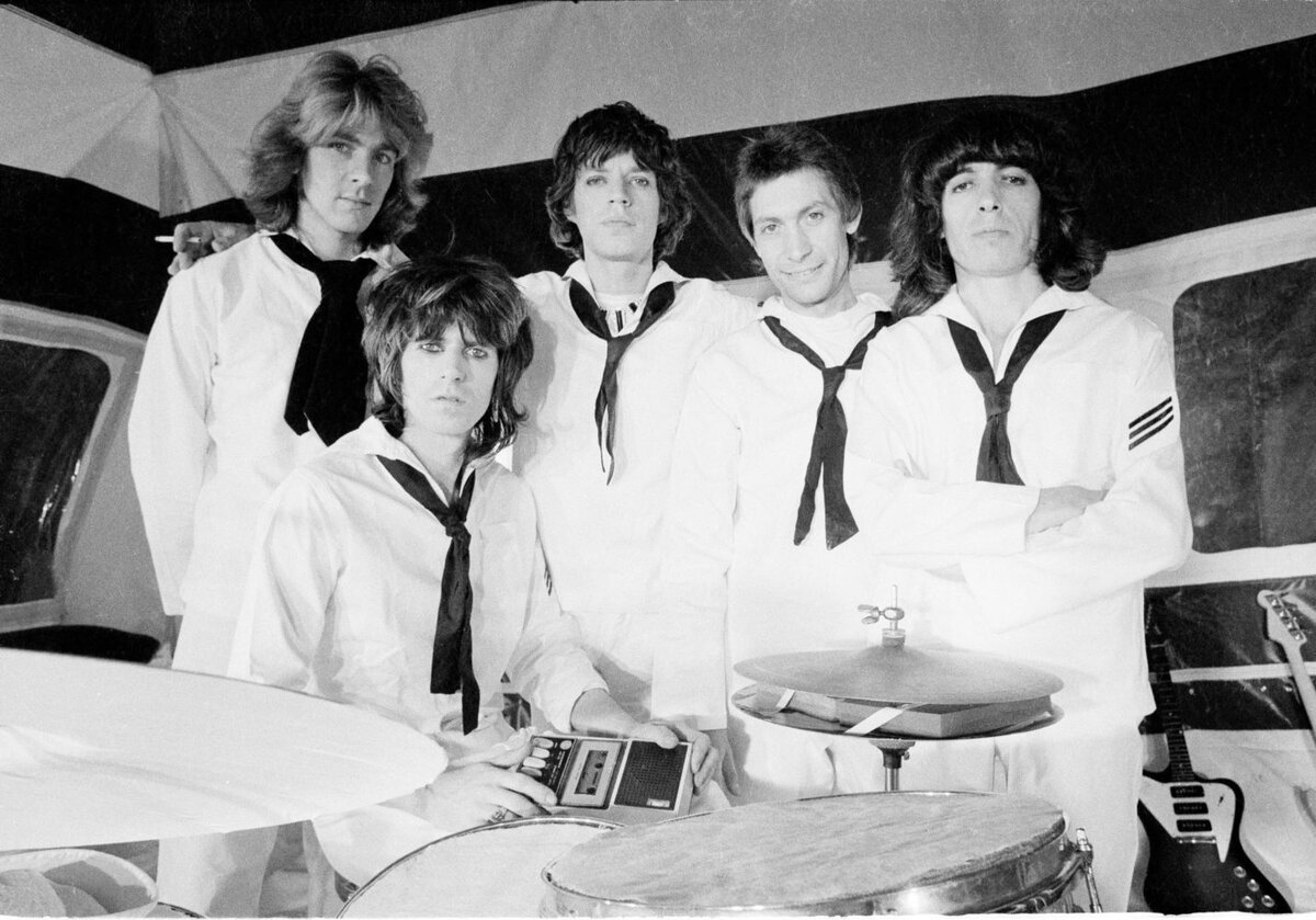 The Rolling Stones во время съемок музыкального ролика на песню "It's Only Rock 'n Roll (But I Like It)"