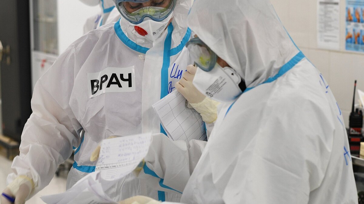    Лечение больных с COVID-19 в резервном госпитале в АТЦ "Москва"© РИА Новости . Алексей Майшев