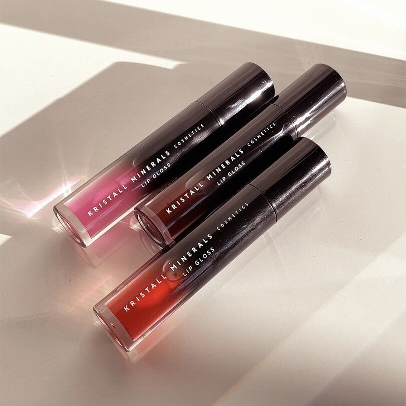 Lip Oil Glow & Care дарит сочный влажный блик