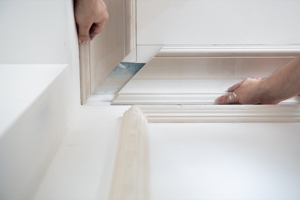 Монтаж гипсовой лепнины на одном их наших объектов.