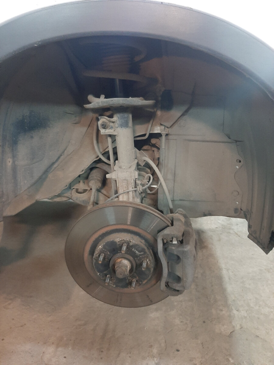 Снимаем колеса