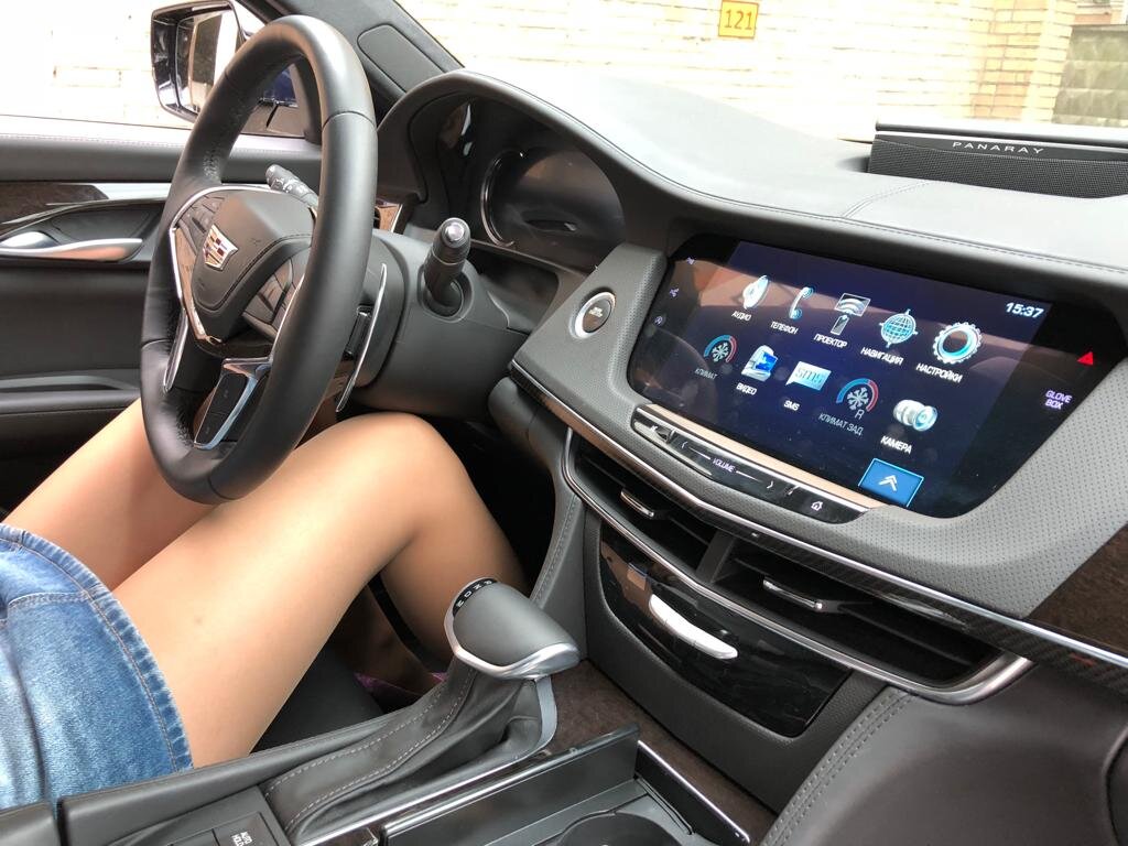     Что обязательно нужно забирать из салона автомобиля осенью и почему Фото: АвтоВзгляд