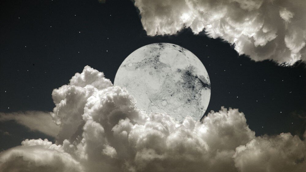 Белая Луна (Арта). Арт. Фото в свободном доступе.