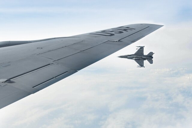    F-16 (сс) U.S. Air National Guard, Staff Sgt. Rebecca Imwalle