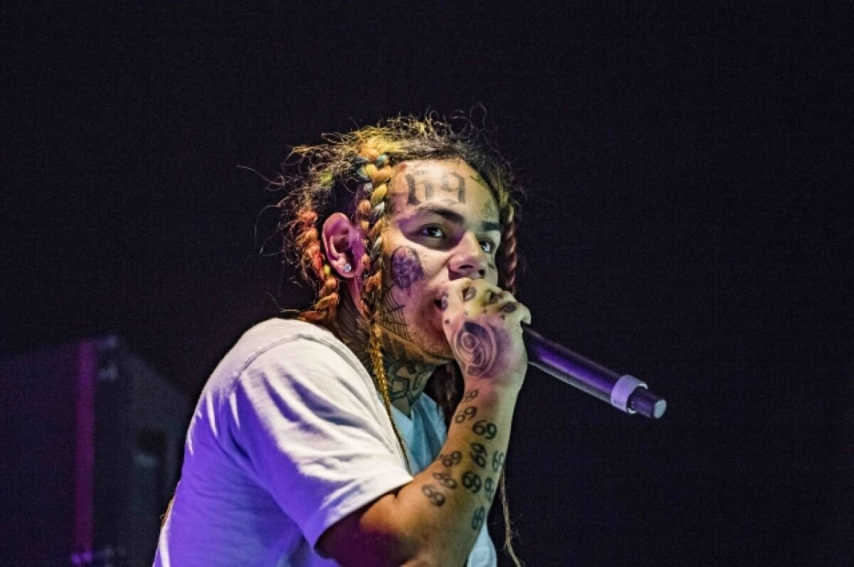    Рэпер 6ix9ine признался в любви к России