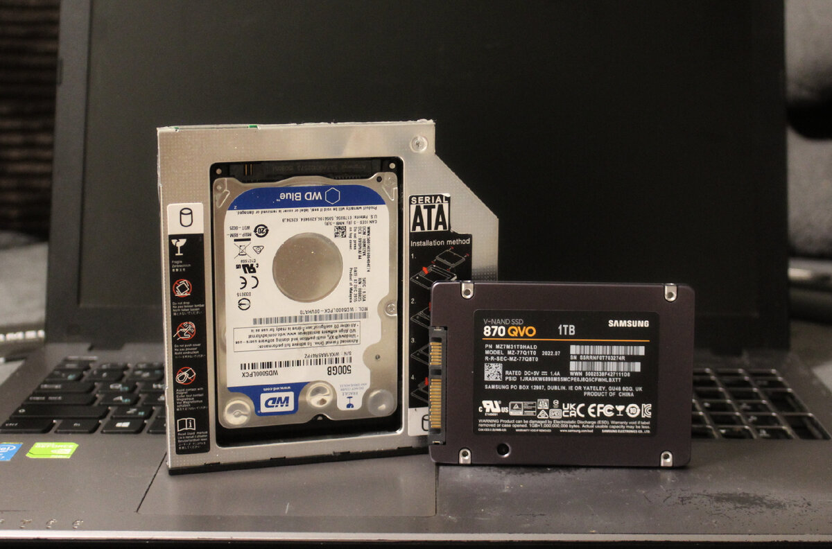 HDD (в салазках) и SSD
