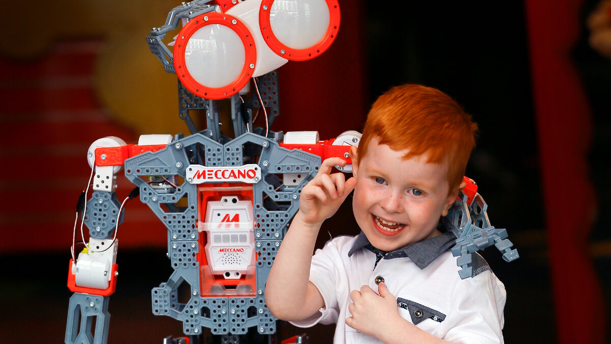 ребенок скучные игрушки. умная панель ученого щенка fisher price. пассивный ребенок. ходячие игрушки для детей. скучно игрушки.