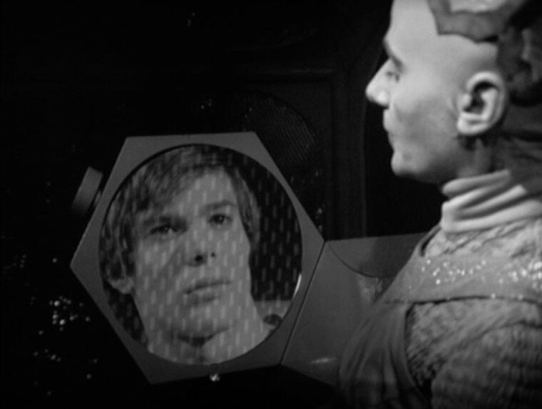 Кадр из экранизации «Машина останавливается» британского телевидения (1966)