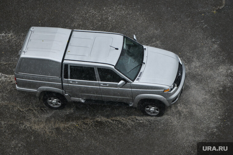    Учитель планирует доехать до зоны боевых действий на своем УАЗ Patriot (архивное фото)