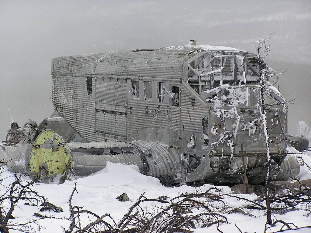 Самолет Юнкерс 52 найден на склоне горы Хундук-Саган хребта Цаган-Хуртэй у села Хилок, 2003 г.  Фото из архива А.М. Казанцева