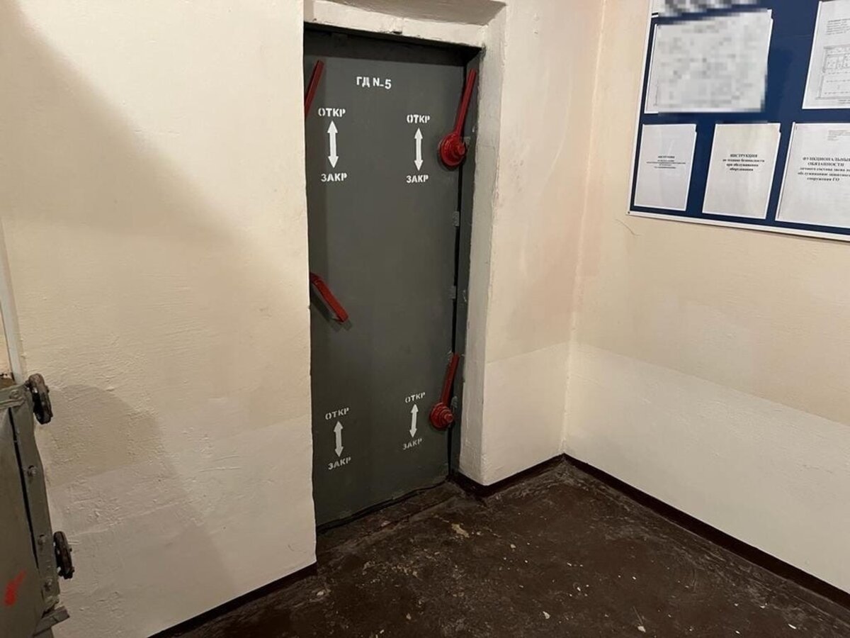 Где бомбоубежище в уфе. Бомбоубежище внутри. Бомбоубежище карабаново. Подземное убежище в казани. Где бомбоубежище в уфе.