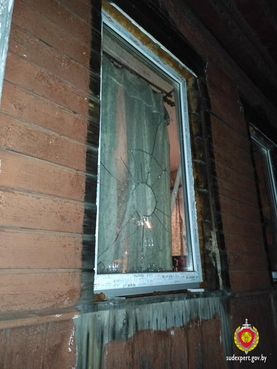     В Витебске пьяный мужчина обстрелял дом соседки и избил ее, чтобы она не дружила с его бабушкой. Фото: sudexpert.gov.by