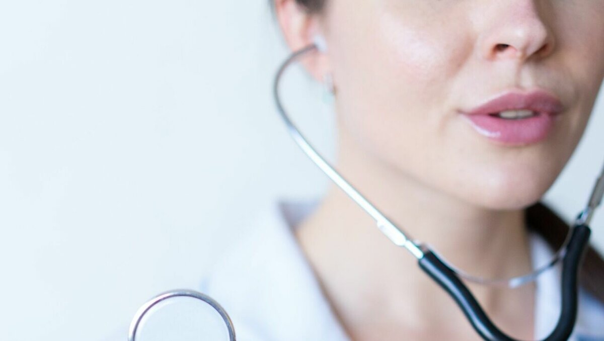     В Ростове одна из частных клиник лишилась лицензии из-за использования поддельных документов, об этом сообщила пресс-служба Росздравнадзора по Ростовской области.