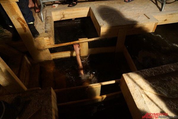 
 Церковный устав не предписывает купаться в ледяной воде. 