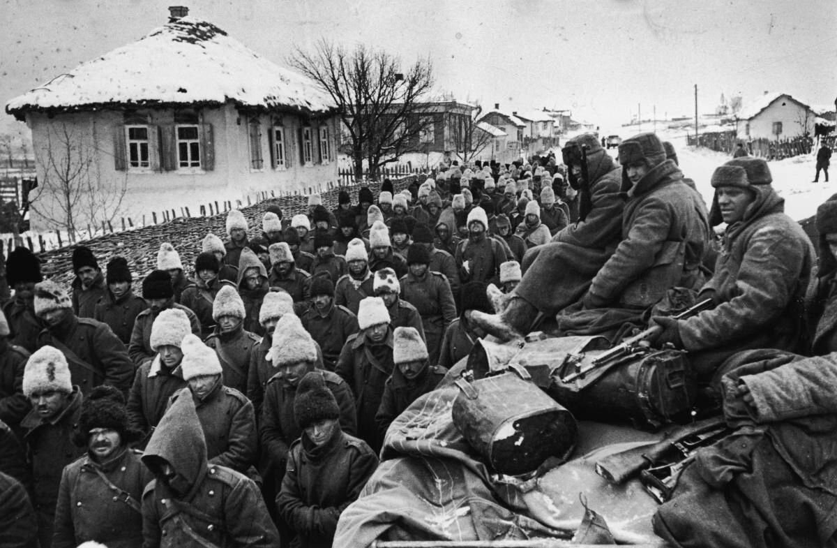 Дни оккупации. Пленные румыны 1941. Пленные румыны в Сталинграде. Немецкие военнопленные 1942 Сталинград. Румынские военнопленные под Сталинградом.