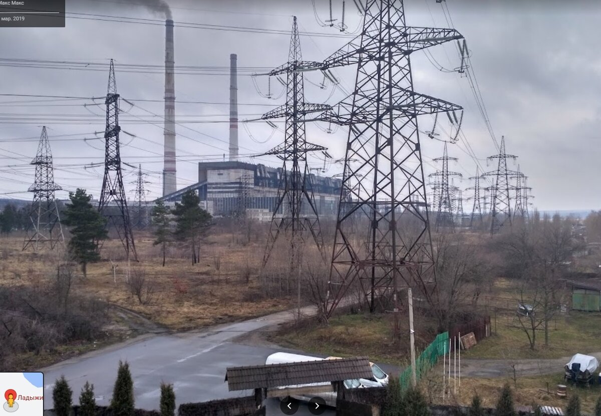 Вид на Ладыжинскую ТЭС из близлежащего отеля, фото с сайта https://www.google.ru/maps. Надо сказать, сильно на любителя)