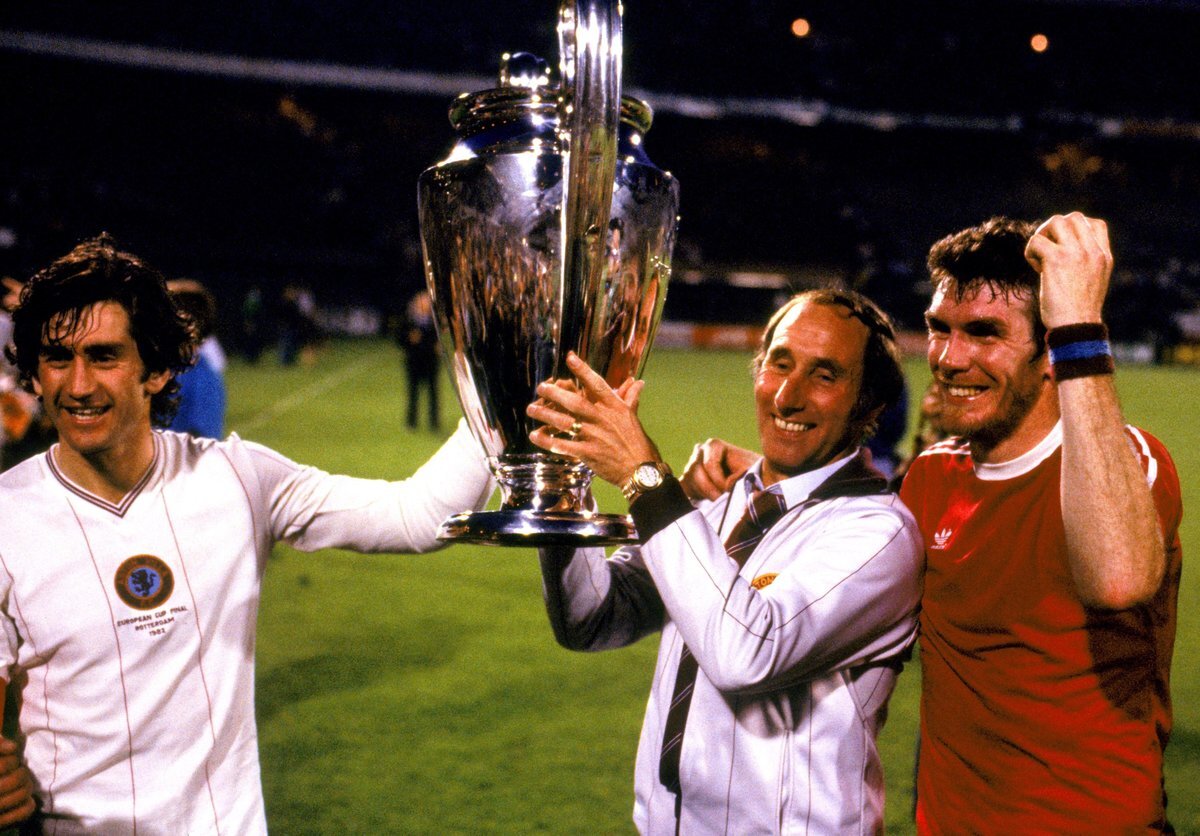 Астон Вилла празднует победу в Кубке Чемпионов - 1982 года.