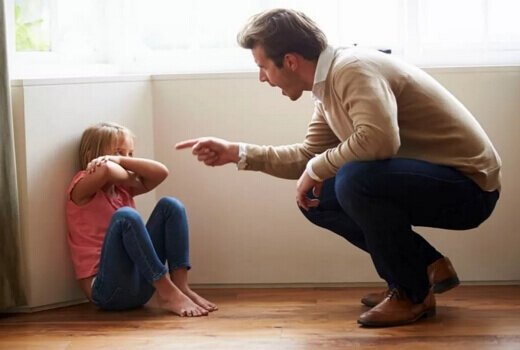 легкий способ давления на ребенка. Но полкзный ли?