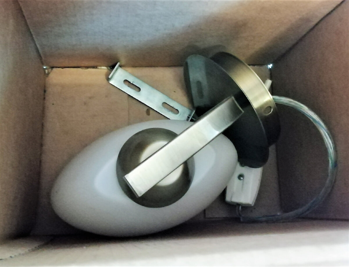 Хранила бра в коробке