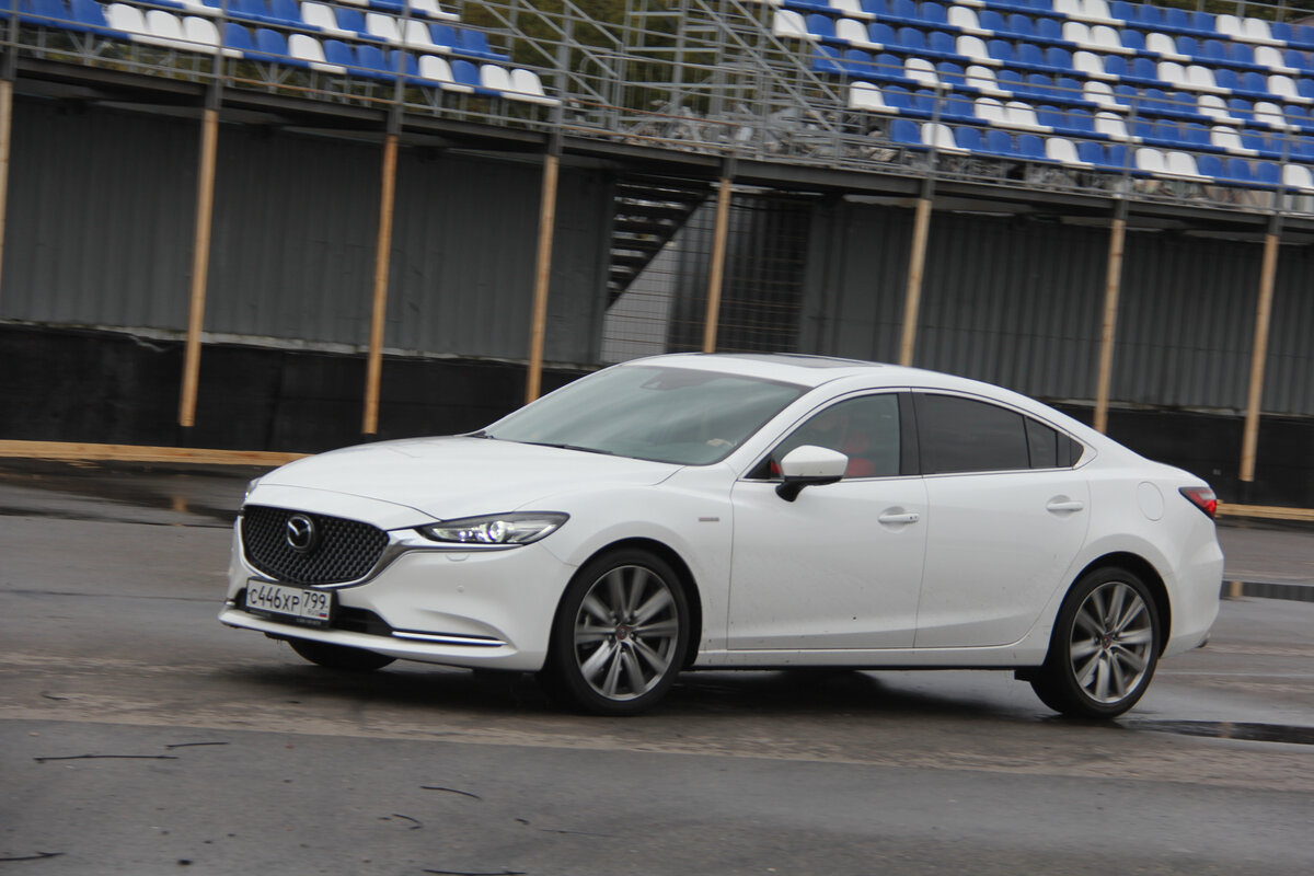 Тойота Камри или Мазда 6? Поменялись цветами, и что? | AUTOMPS | Дзен