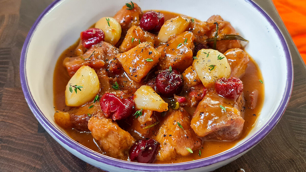 Свинина с вишней