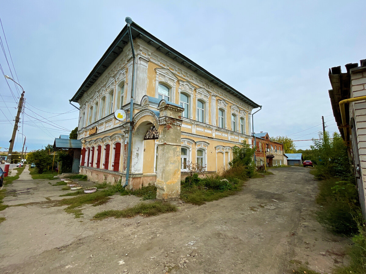 Красивая купеческая усадьба Нижегородского села. Удалось заглянуть в одно  здание, где до сих пор живут люди, показываю | Под зонтиком | Дзен