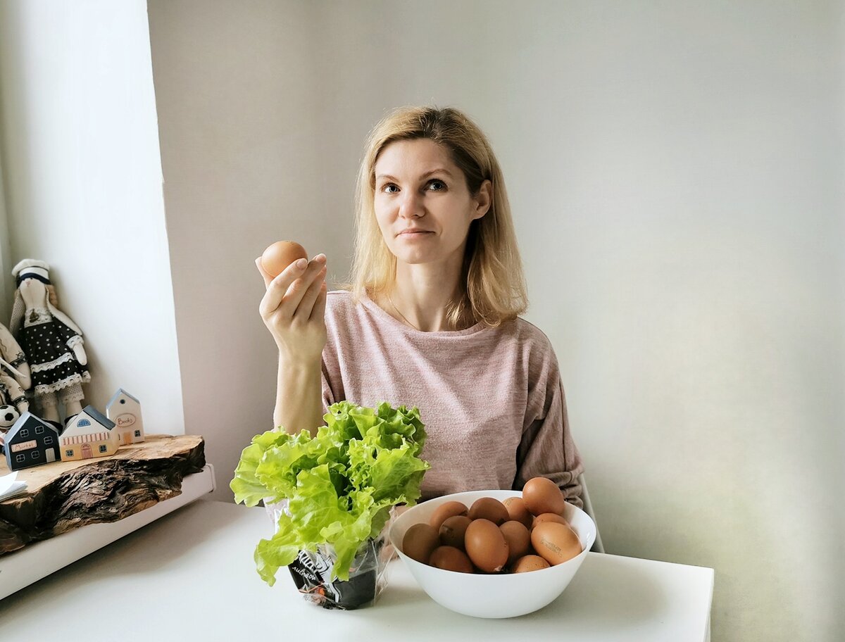 Видите, сколько яиц наварила. И все целые)