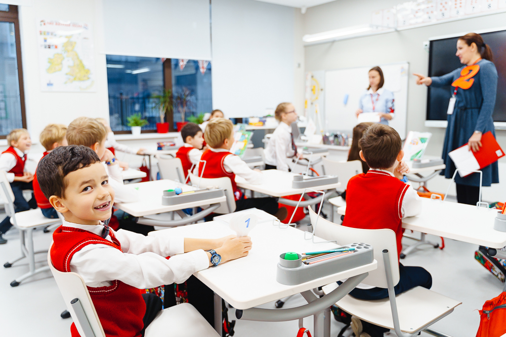 Children in britain school. Начальная школа в Великобритании. Начальное образование в Великобритании. Подготовительные школы в Великобритании. Общеобразовательная школа в Великобритании.