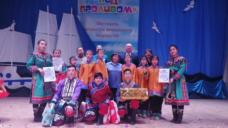     В поселке Де-Кастри Ульчского района состоялся завершающий, третий этап XXIV районного фестиваля — конкурса детского и юношеского творчества «Звёзды над проливом».