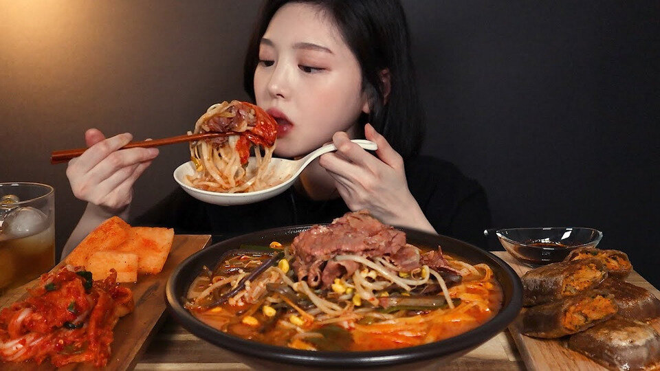 Мукбанг идол Eat with Boki