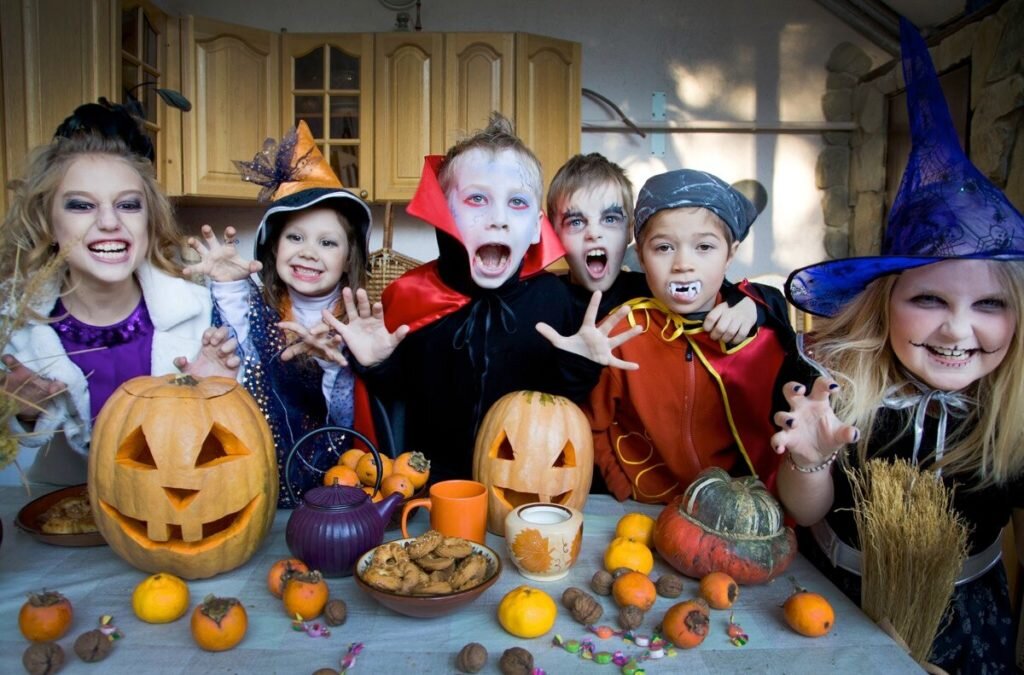  «Ужасает то, что торжественные балы на Хэллоуин устраиваются в детских садах и школах с участием маленьких, невинных детей, привлекая их к этим развлечениям под предлогом возможности пошалить и...-2