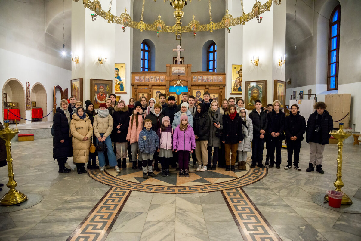 Воспитанники Школы молодого журналиста Дворца детского и юношеского  творчества познакомились с Покровским храмом Тольятти | Тольяттинская  епархия | Дзен