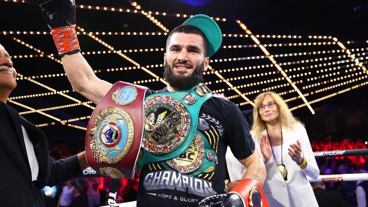    Боксер Артур Бетербиев:Mikey Williams/Top Rank Inc via Getty Images