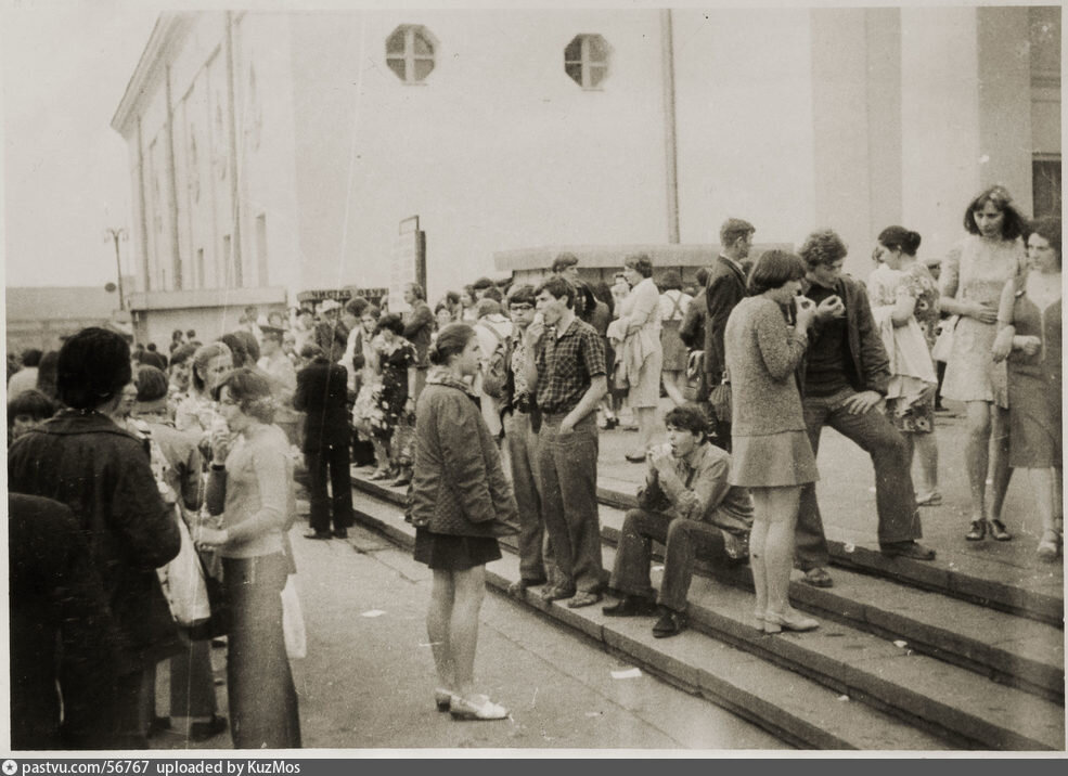памятник на белорусском вокзале прощание. ленинград московский вокзал 1977. гид экскурсовод. белорусский вокзал скульптура прощание. памятник славянке белорусский вокзал.