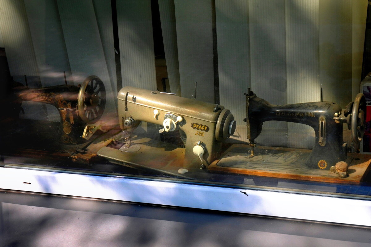    Некоторые старые машинки можно продать на запчасти