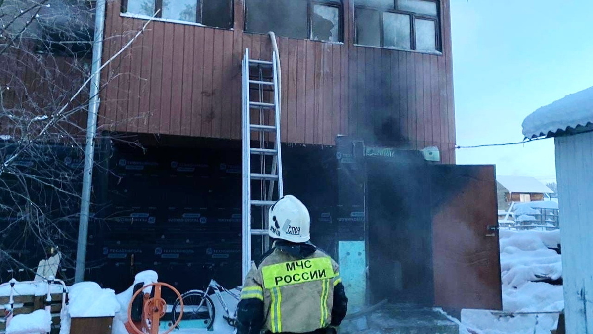    Жителям Белого Яра, у которых погибли дети в пожаре, оказывают помощь