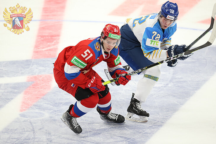 Центровой (хоккей) - Centre (ice hockey)