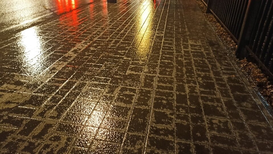     Улица Постникова - передвигаться можно только скользящим шагом / Елена Анифатьева