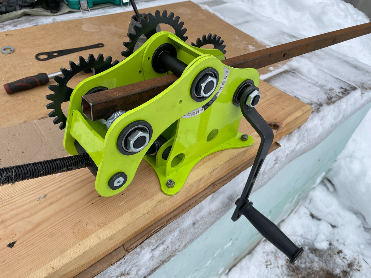 Кстати, ручку можно прикрепить с любой стороны. В инструкции, например, указана другая сторона, но кто бы читал эти инструкции!))) Фото автора 