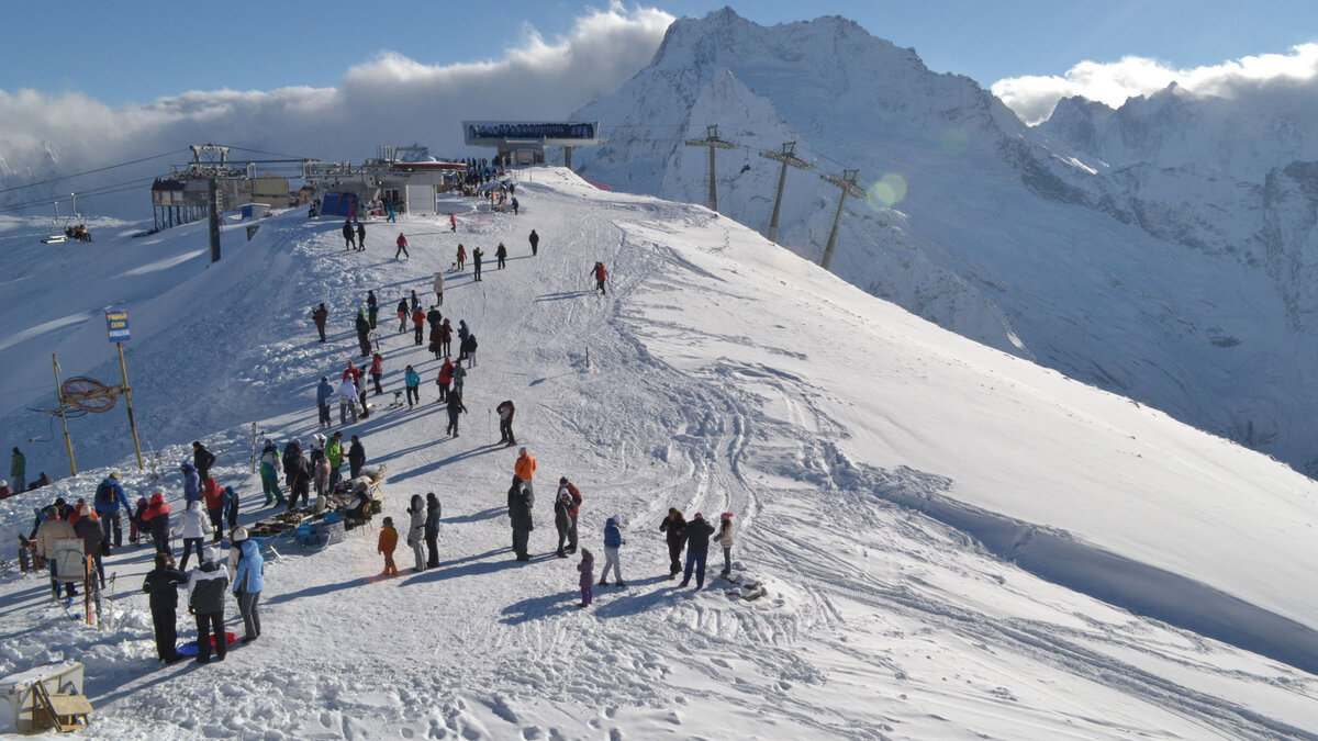    Туристы любят Домбай за мягкий климат и длительный горнолыжный сезон.Фото: pixabay.com