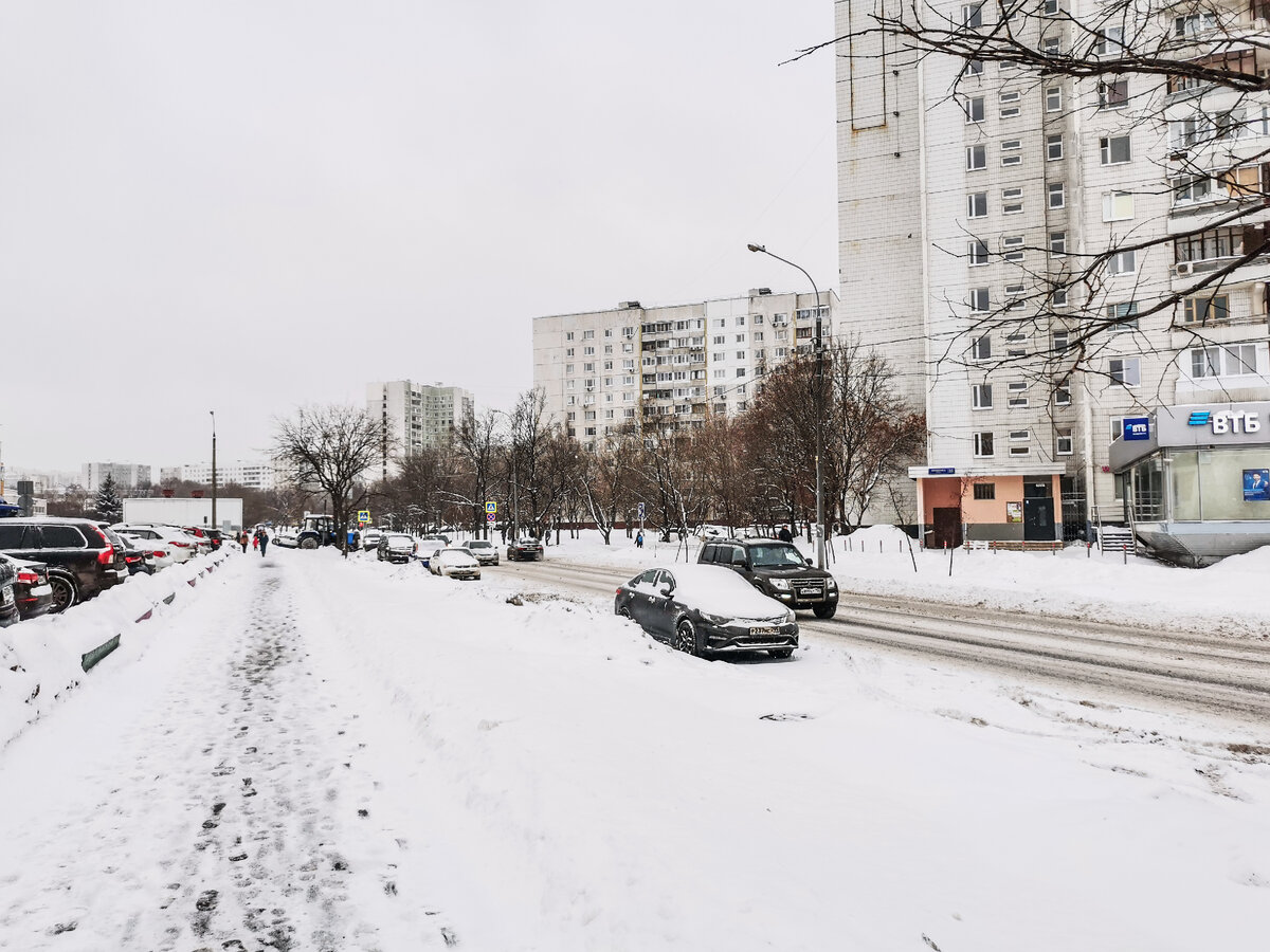 Улица Пришвина недалеко от метро "Бибирево".