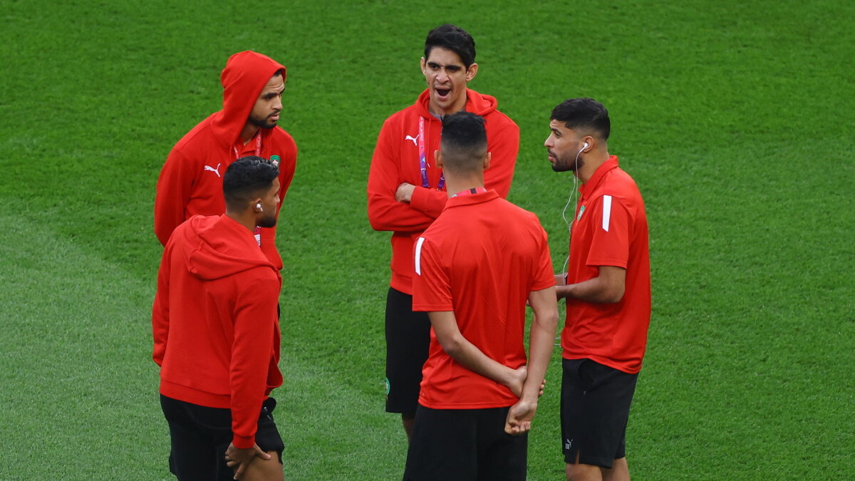    Марокканские футболисты перед матчем за 3-е место на ЧМ-2022 Хорватия - Марокко. Фото: REUTERS