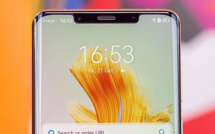    Челка HUAWEI Mate 50 Pro получилась бесполезной, так что можно было обойтись более аккуратным вырезом