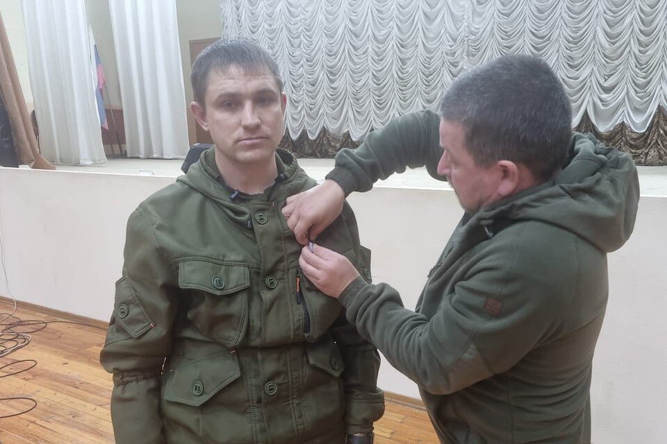    Сибиряк вывел группу детей из-под бомбежки. Фото: Предоставлено газетой "Сельский труженик" Здвинского района