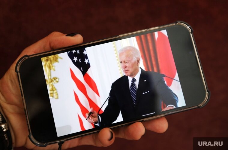    Во время разговора с Владимиром Зеленским, Джо Байден доминировал, уточнил Василий Шуров