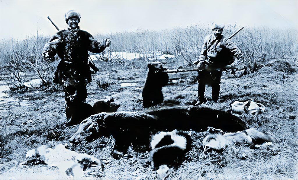 Охотники на медведей в тайге, фото 1940-х.