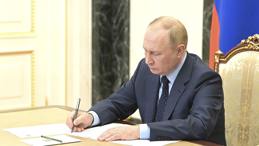   globallookpress.com Kremlin Pool